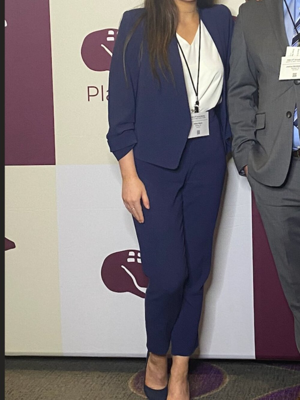 ARITZIA SUIT - BLAZER AND CROPPED TROUSER MATCHING SET
